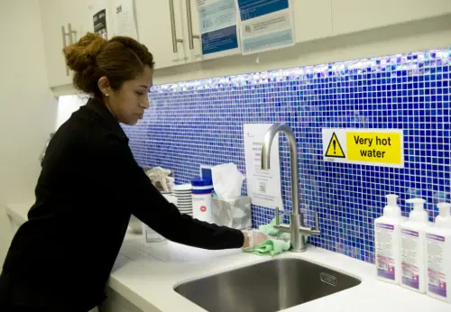 Tailored Cleaning Services for Commercial Environments