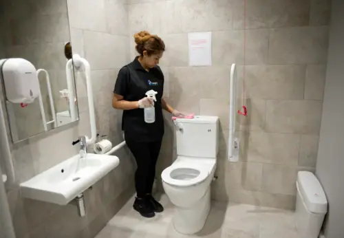 Complete Washroom Cleaner